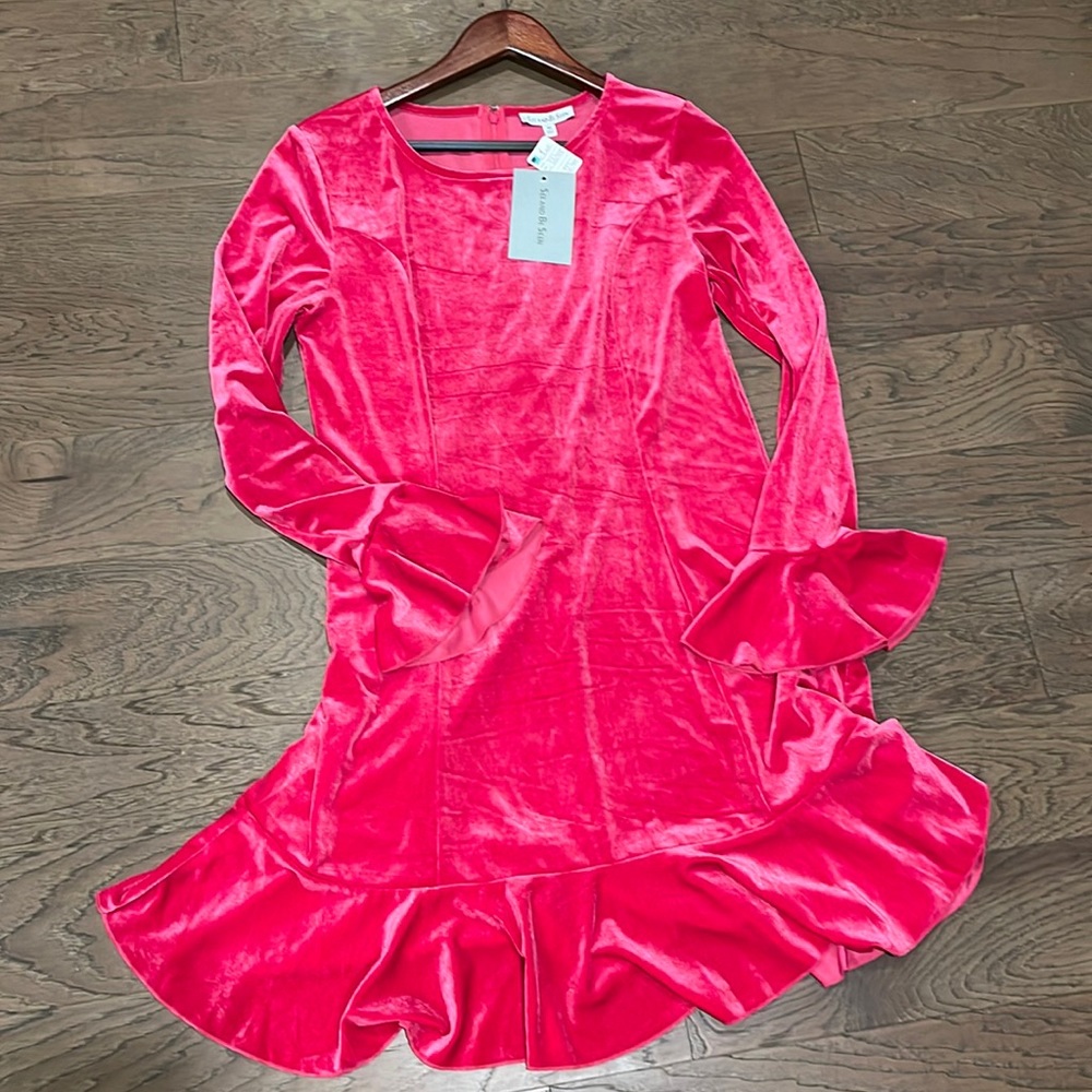 Hot pink velvet stretch dress with ruffle detail!